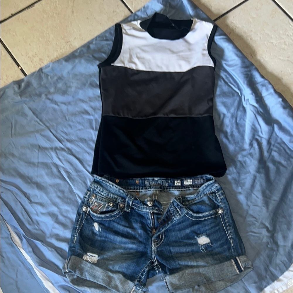 Newport News Black and White Fitted Color Block Tank Top